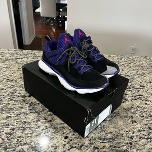 Jordan Flight Runner Black/Infrared 23-Dark Concord Size 11
